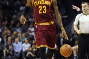  三球24+12黄蜂终结骑士连胜  