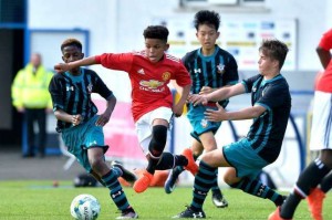  曼联青训小将首次亮相，十八岁新星攻入制胜球  